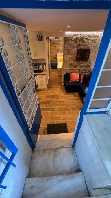 Stone Inn Near Acropolis & Metro 石头记 Felsenhohle Ateny Zewnętrze zdjęcie
