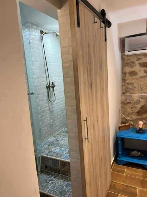 Stone Inn Near Acropolis & Metro 石头记 Felsenhohle Ateny Zewnętrze zdjęcie