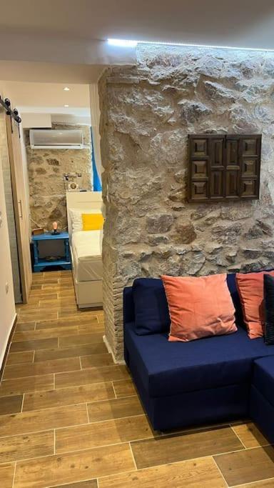 Stone Inn Near Acropolis & Metro 石头记 Felsenhohle Ateny Zewnętrze zdjęcie